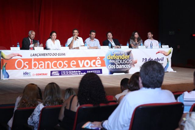 19042011-Lanamento_Cartilha_Consumidor_Bancrio-fg_290