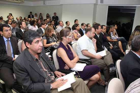27042011-Laamento_Livro_Terceirizao_Bancaria_no_Brasil-FG_16