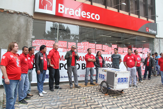 10102011-Assemblia_Bradesco_-FotosGuina_95